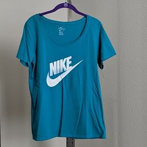 NWT Nike tee